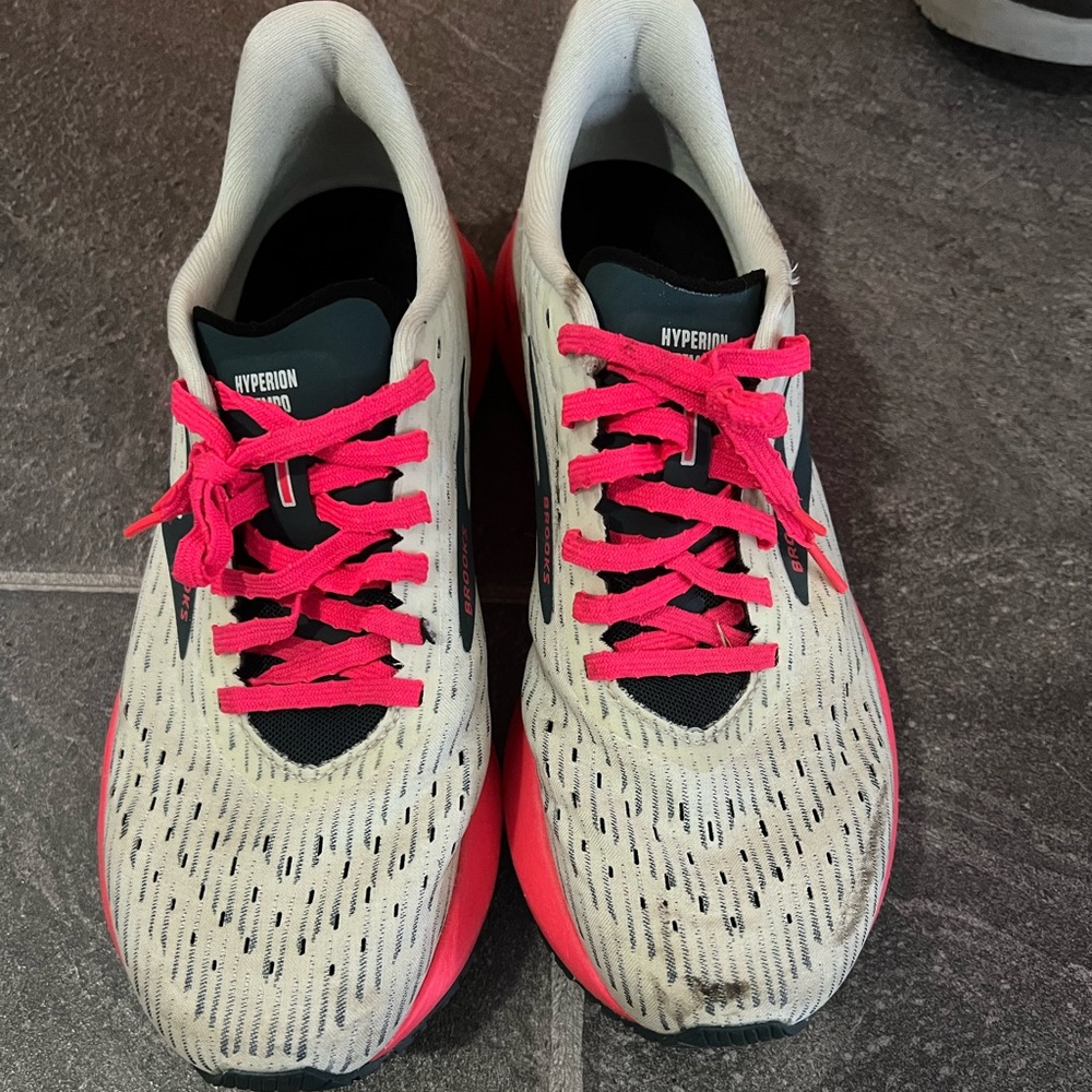 Used but like new Brooks Hypertension Shoes size 9